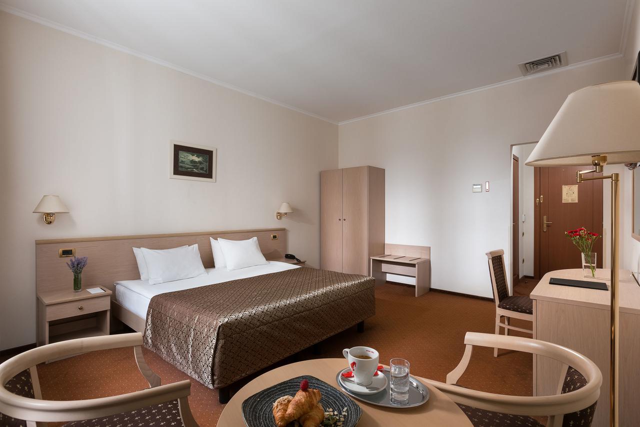 Onovo Dendra Hotel Киев Екстериор снимка