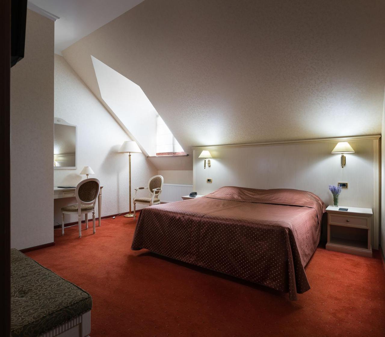 Onovo Dendra Hotel Киев Екстериор снимка